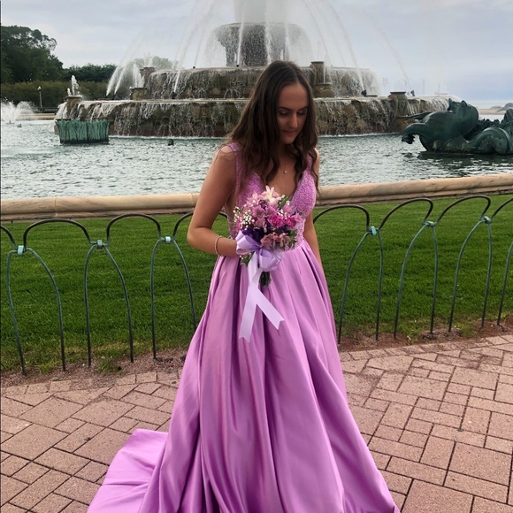 Amanda Coates - Picture 1 of 1